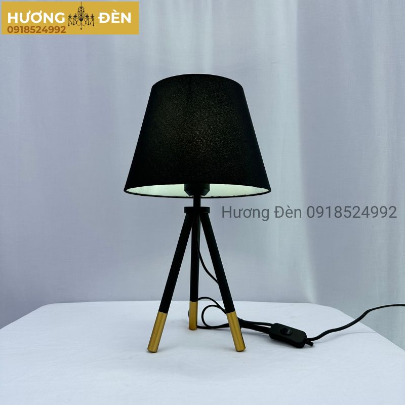 den-ngu-de-ban-3-chan-kieng-chinh-hang-db3032